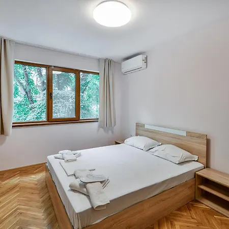 Апартаменты Location 2br - 6 Guests *