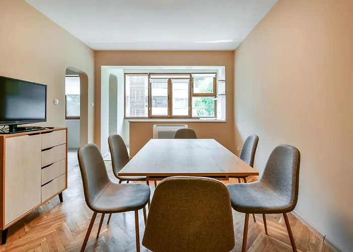 Location 2br - 6 Guests